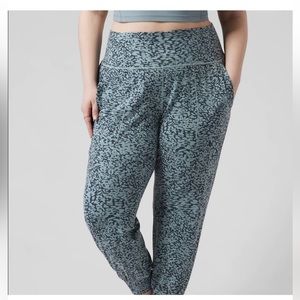 Athleta salutation jogger size XL